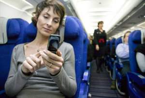 Telefoanele mobile perturbă zborul unui avion? Află răspunsul la această întrebare chiar de la un pilot!