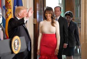 FOTO / Melania Trump, apariția care îți taie răsuflarea! Bluza prea mulată i-a jucat feste la o întâlnire importantă