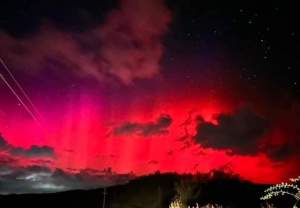 Cum s-a văzut ”Aurora Boreală” din mai multe zone ale țării. Fenomenul i-a fascinat pe români / FOTO