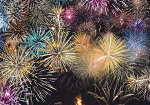 Test de atenție de Anul Nou. Poţi vedea cele trei artificii rotunde din imagine în doar 9 secunde? / FOTO