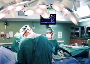 VIDEO / Primul transplant de cap uman, un adevărat succes! Medicul e gata să o facă din nou: „Capul va fi îngheţat şi legat”