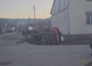 Accident înfiorător, în Caransebeș. Două persoane, soț și soție, și-au pierdut viața, după ce mașina în care se aflau s-a izbit de un alt autoturism / FOTO