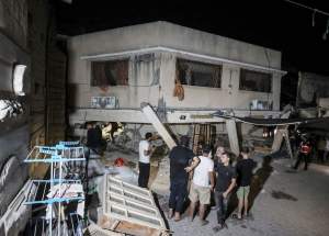 Biserica Ortodoxă din Gaza a fost bombardată de armata israeliană. Clădirea s-a prăbușit și mai mulți oameni ar fi murit / FOTO