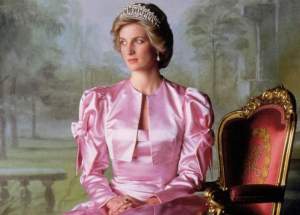 A fost scoasa la licitație bluza purtată de Prințesa Diana în portretul de logodnă. Cu cât se vinde piesa vestimentara / FOTO
