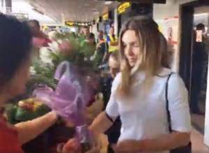 VIDEO / Simona Halep, primire emoționantă la aeroport! Cum a fost așteptată românca, după înfrângerea de la Roland-Garros