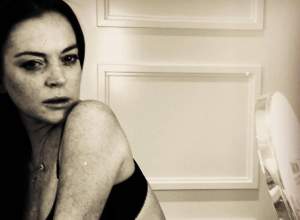 VIDEO / Actriţa Lindsay Lohan a fost bătută după ce a acuzat o familie de trafic de copii! Scena este şocantă