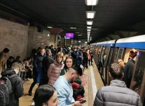 Circulația metrourilor din București este perturbată miercuri! A apărut o defecțiune la o garnitură. Avertismentul Metrorex pentru călători