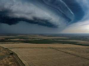 Un nou fenomen, surprins pe cerul României! Fotografiile impresionante au ajuns virale pe internet / FOTO