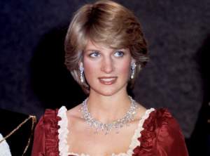 Rochiile prințesei Diana, scoase la licitație în Los Angeles. Care este prețul pentru o astfel de ținută purtată de Lady D / FOTO