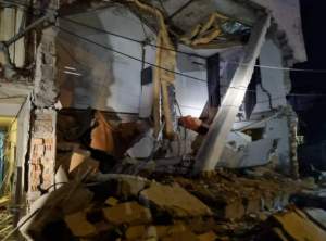 Locatarii blocului din Craiova unde a avut loc explozia au revenit acasă: „Ne este teamă”. Oamenii s-au întors pe propriul risc
