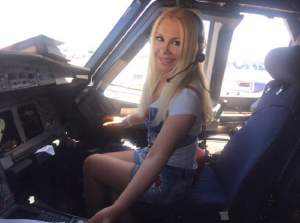 FOTO / Mama lui Dan Bălan, sexy în cabina piloţilor unui avion! A primit o mulţime de complimente