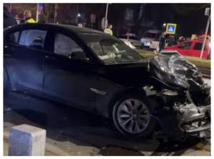 Accident grav în București. Nouă autoturisme au fost implicate
