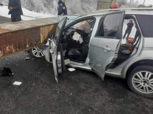 Tragedie în Olt. O femeie  murit, după ce un limitator de înălțime a căzut peste mașina ei / FOTO