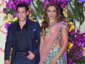 Iulia Vântur și Salman Khan s-au despărțit? Actorul, prezent la nunta secolului din India fără partenera sa / VIDEO