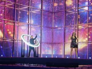 Eşti curios cum vor fi îmbrăcaţi Paula Seling şi Ovi la Eurovision?Aşa va arăta show-ul României! Avem vreo şansă?