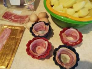FOTO / REŢETA ZILEI - MARŢI: Ouă în cuib de bacon