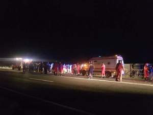 FOTO&VIDEO / Un autocar cu 60 de persoane s-a răsturnat în Constanța. S-a activat Planul Roșu de intervenție