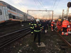 Două trenuri s-au ciocnit puternic la Ploieşti! Imagini de la locul tragediei