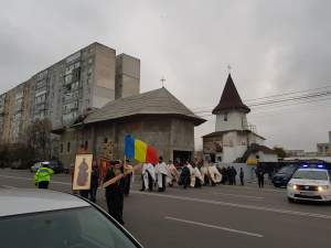 Made in România! Un stâlp de iluminat trece prin acoperișul unei biserici din Constanța ridicate ilegal! Preotul vinovat a fost condamnat
