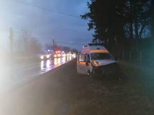 Accident grav în Suceava, în această dimineață! O persoană a murit, iar alta a fost rănită în urma coliziunii dintre un autoturism și o ambulanță
