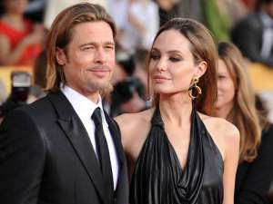 Fiul cel mare al Angelinei Jolie a depus plângere împotriva tatălui său, la divorț. Cei doi s-ar fi bătut într-un avion privat