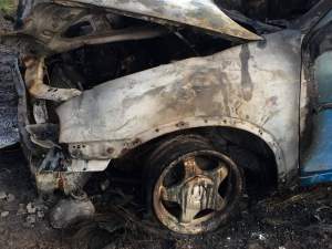 Un bărbat din Botoșani a ars pe 30% din suprafaţa corpului. Își incendiase propriul autoturism, din greșeală