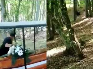 Scene șocante în Mureș! Un cortegiu funerar a fost alergat de un urs, în apropierea unei păduri. Oamenii au fugit pentru a-și salva viața / VIDEO