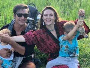 Ce decizie au luat Adela Popescu și Radu Vâlcan după ultima vacanță în familie. Copiii i-au pus în dificultate: ”Este prea mare bătaia de cap”