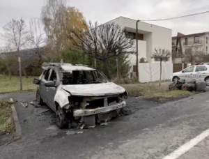 Atac mafiot în Timișoara, după ce maşina directorului piețelor a fost incendiată. Incidentul s-a produs chiar în faţa fața locuinței sale / FOTO