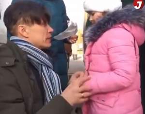 Momentul în care un tată ucrainean își ia la revedere de la fetița lui, pentru a rămâne în urmă să lupte. Scene cutremurătoare / VIDEO