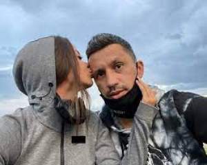 Flick și Denisa Hodișan, sărut pasional pe internet. Cum au fost surprinși îndrăgostiții pe străzile din Barcelona: ”Lasă-ți sufletul liber” / FOTO