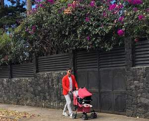 FOTO / Adrian Alexandrov şi-a scos fiica la plimbare! Cât de mândru merge pe străzile din Costa Rica