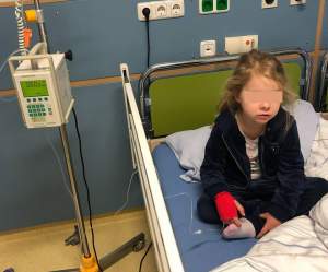 FOTO / Elena Hueanu, de urgență la spital cu fetița. "Nu se știe încă, aștept doctorul să confirme"