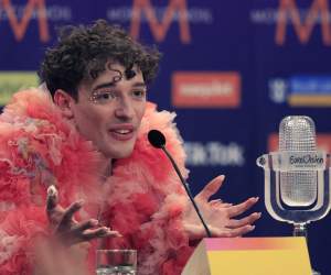 Cine este Nemo, artistul elvețian care a câștigat Eurovision 2024. A spart trofeul pe scenă la câteva secunde după ce l-a primit / VIDEO