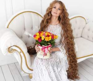 Cum arată „Rapunzel” din Rusia, tânăra care nu și-a mai tuns părul de 17 ani. Care e secretul unei astfel de podoabe capilare? / FOTO