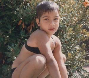 FOTO / Kim Kardashian, frumoasă de mică! Cum arăta vedeta, pe când avea doar câțiva anișori