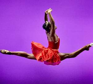 Părăsită la casa de copii, într-o țară distrusă de război, a devenit o mare balerină. Cum arată Michaela DePrince acum / FOTO