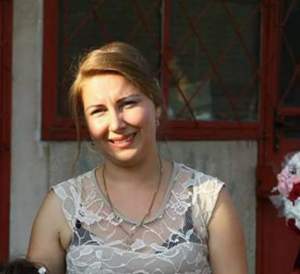 FOTO / Adriana Farcaş, femeie ucisă cu 11 lovituri de cuţit în Constanţa, este condusă pe ultimul drum!