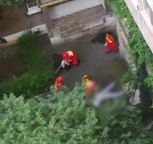 Incident tulburător în România! Un bărbat s-a aruncat de la etaj. IMAGINI ȘOCANTE!