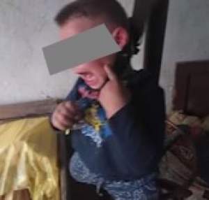 Prima reacție a tatălui care și-a fotografiat fiul de trei ani cu un ștreang de gât: "Îmi asum ce am făcut"