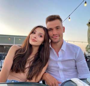 Fotbalistul român care și-a cerut iubita în căsătorie în vacanța din Dubai. Sunt împreună de trei ani. Primele imagini după ce s-au logodit / FOTO