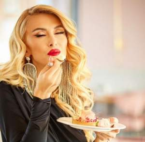 Cum slăbește Andreea Bălan mâncând prăjituri. Secretul bine păstrat al vedetei: ”Nu-mi refuz nicio plăcere”