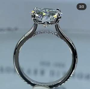 Inelul de logodnă a lui Britney Spears costă 70.000 de dolari. Cum arată diamantul prețios al cântăreței