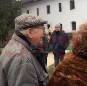 VIDEO PAPARAZZI / Fostul soţ al Stelei Popescu a ajuns la Biserica Sfâtul Gheorghe din Cernica