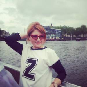 Alexandra Ungureanu petrece o vacanţă de vis în Benelux!!! Fotografii incendiare