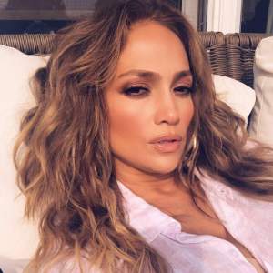 FOTO / Jennifer Lopez, zeița frumuseții la aproape 50 de ani! A captat toate privirile cu o rochie mulată și scurtă
