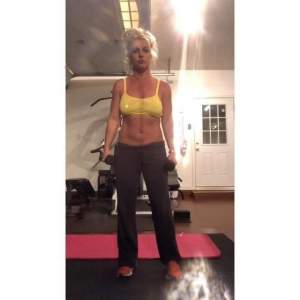 Britney Spears, yoga în bikini după ce a fost internată la psihiatrie. Cum arată celebra cântăreață