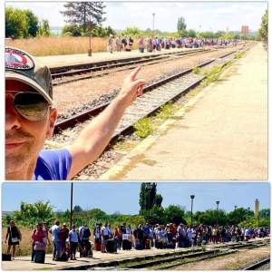 Dan Negru revoltat de condițiile în care călătorii așteaptă trenul: „Băi CFR-ule, cât costă sa le faci ăstora mulţi un acoperiş pe peron”