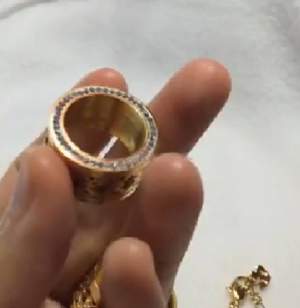 Ce bijuterie scumpă poartă Oana Zăvoranu de când s-a căsătorit: "Sunt făcute din aur de 24 de karate"