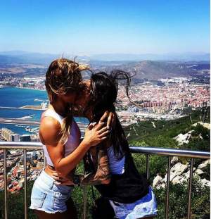 FOTO / Roxana Vancea, sărut pasional cu iubita ei, Elena